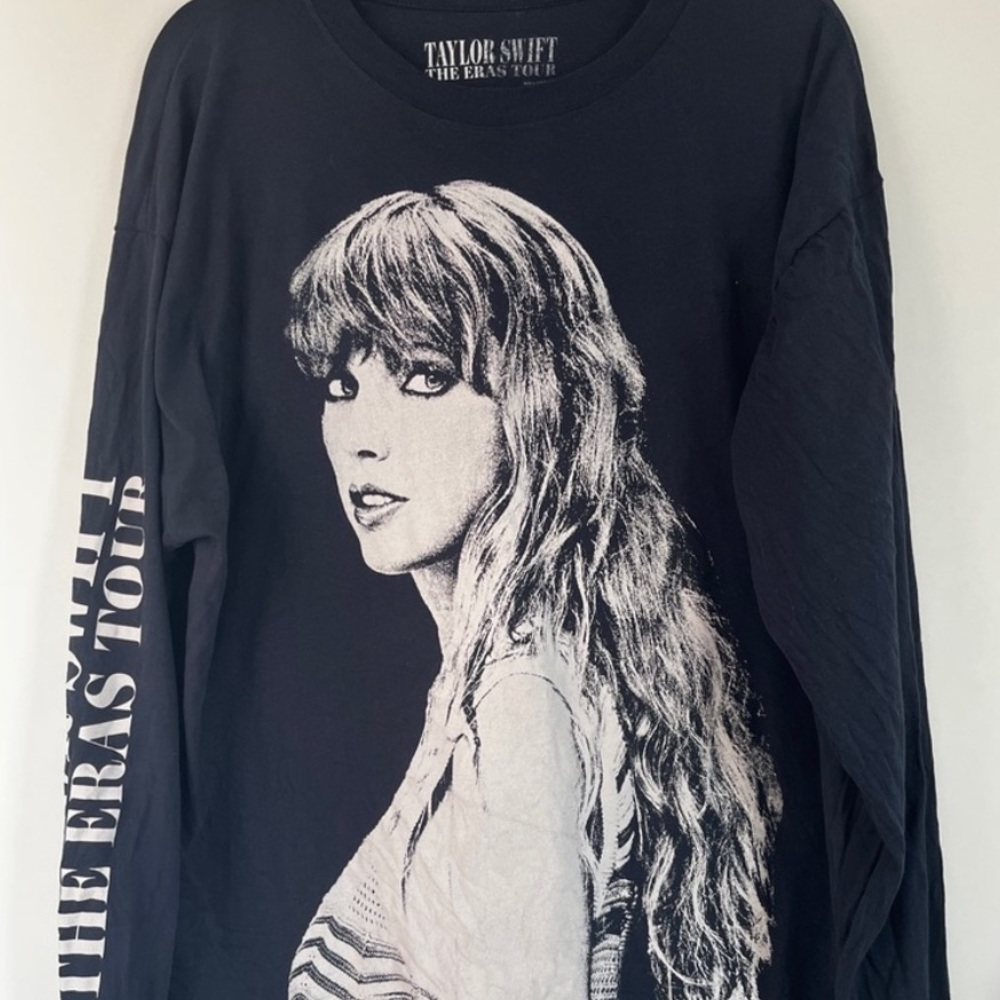 Taylor Swift Eras Tour Navy Longsleeve size L